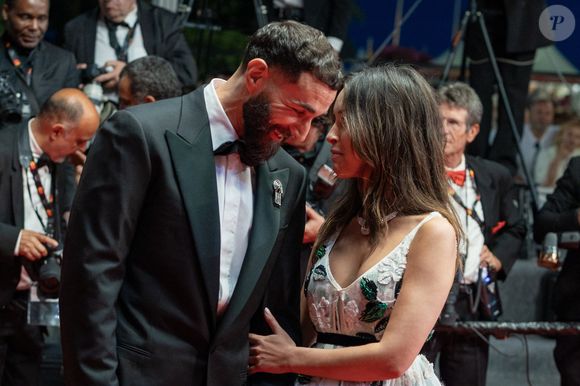 Karim Benzema et sa compagne Lyna Khoudri lors de la montée des marches du film « 13 jours 13 nuits » lors du 78ème Festival International du Film de Cannes. Le 23 mai 2025
© Jacovides-Moreau / Bestimage