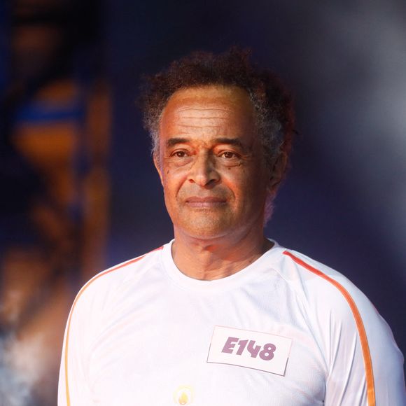 Yannick Noah - Yannick Noah embrase le chaudron olympique sur le plateau du "Concert de Paris" sur le parvis de l'hôtel de ville à Paris le 14 juillet 2024. Le concert était retransmis en direct sur France 2 et sur France Inter. © Christophe Clovis- Pierre Perusseau / Bestimage