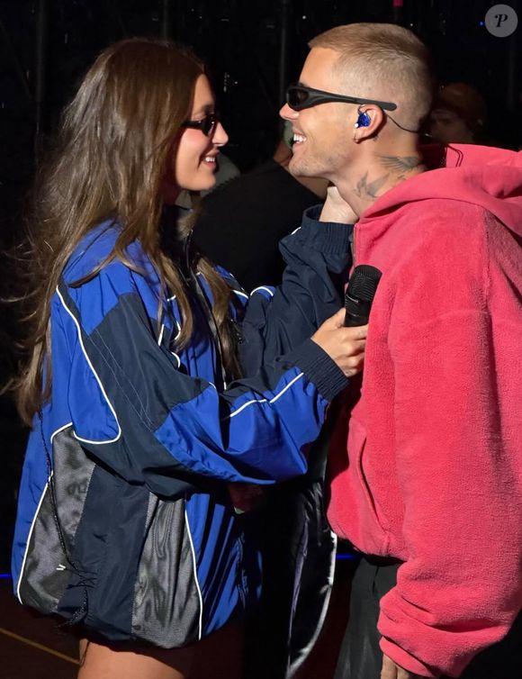 Hailey et Justin Bieber en coulisses de Coachella.
