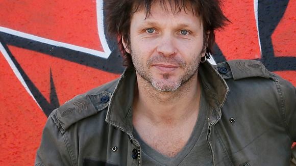 Affaire Bertrand Cantat relancée : le musicien en couple depuis plusieurs années et à l’abri du besoin dans le Sud-Ouest où il possède deux maisons