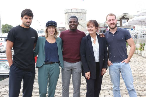 Simon Ehrlacher, Léa François, Boubacar Kabo, Cécilia Hornus, Théo Bertrand au photocall de la série "Plus belle la vie" lors de la 23ème édition du Festival de la Fiction tv de la Rochelle 2021, à La Rochelle, France, le 18 septembre 2021. © Jean-Marc LHomer/Bestimage