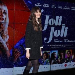 Clara Luciani à la première du film "Joli Joli" au cinéma UGC Ciné Cité Les Halles à Paris, le 3 décembre 2024.
© Denis Guignebourg/Bestimage