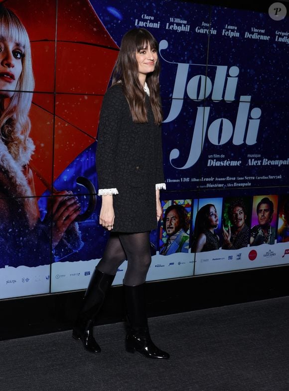 Clara Luciani à la première du film "Joli Joli" au cinéma UGC Ciné Cité Les Halles à Paris, le 3 décembre 2024.
© Denis Guignebourg/Bestimage