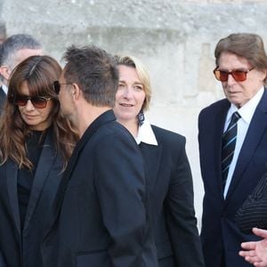 David Hallyday et sa femme Alexandra Pastor, Sylvie Vartan et son mari Tony Scotti - Obsèques de Nathalie Baye en l'église Saint-Sulpice à Paris le 23 avril 2026. © Dominique Jacovides - Coadic Guirec / Bestimage
