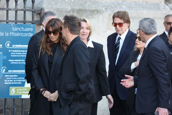 David Hallyday et sa femme Alexandra Pastor, Sylvie Vartan et son mari Tony Scotti - Obsèques de Nathalie Baye en l'église Saint-Sulpice à Paris le 23 avril 2026. © Dominique Jacovides - Coadic Guirec / Bestimage