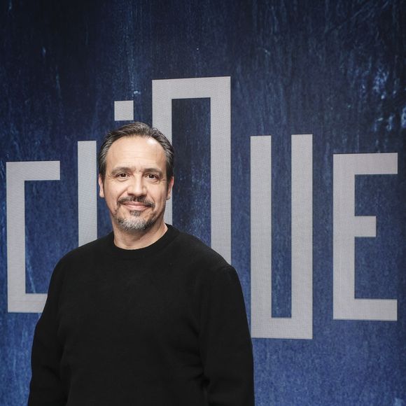 La famille d'Alexandre Astier s'agrandit donc.

Alexandre Astier sur le plateau de  Clique présenté par M.Achour, et diffusé sur Canal + le  21 octobre 2025, Paris, France, le 14 octobre 2025. © Jack Tribeca / Bestimage