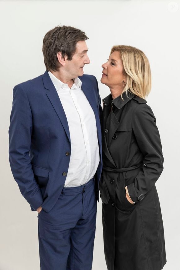 TV Magazine indique que parmi les sketchs joués figure celui du "Permis de conduire" écrit par Pierre Palmade que Michèle Laroque jouait avec lui dans le spectacle Ils s'aiment
Exclusif - Pierre Palmade, Michèle Laroque - Jour 4 - Studio - Enregistrement de l'émission "Le grand restaurant,  la guerre de l’étoile », diffusée le 15 décembre sur M6
© Cyril Moreau / Bestimage
Sur une idée de P.Palmade, un casting 5 étoiles. Fort de son succès, « Le Grand Restaurant » est de retour pour une soirée exceptionnelle sur M6, avec les plus grands noms de la scène et du cinéma français, ainsi que des grands talents de la nouvelle génération, dans un nouvel opus baptisé « La guerre de l’étoile ».
Pour cette nouvelle année, le directeur du Grand Restaurant voit les choses en grand pour tenter d’obtenir la fameuse étoile du célèbre guide Michalon ! Et pour cela, il s’installe au pied de la Tour Eiffel. 
Pierre fait face à un critique culinaire (A.Astier) sans scrupule qui va lui proposer un accord pour le moins douteux : limoger son Chef historique en échange de cette fameuse étoile. Le directeur du Grand Restaurant acceptera-t-il ? 
Entre humour et émotion, laissez-vous porter par plus de 40 comédiens, les plus grands noms du théâtre et du cinéma français.