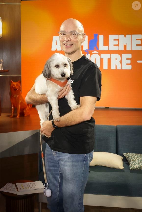 Exclusif - Bernard Werber, sur plateau de la nouvelle émission "Animalement Vôtre" présentée par Bernard Montiel et diffusée le 9 novembre sur France 3, à Paris, France, le 13 octobre 2025. © Jack Tribeca/Bestimage