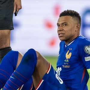 Kylian Mbappé (Blessé) lors du match de football de qualification pour la coupe du monde 2026 opposant la France à Azerbaïdjan (3-0) au Parc des Princes à Paris, France, le 10 àctobre 2025. © Cyril Moreau/Bestimage