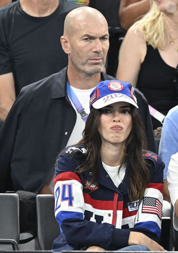 Zinédine Zidane et Kendall Jenner assistent aux épreuves de Gymnastique artistique féminine, finale du concours général lors des Jeux Olympiques de Paris 2024 (JO) au Palais omnisports Bercy Arena, à Paris, France, le 1er août 20241. © Jacovides-Perusseau/Bestimage