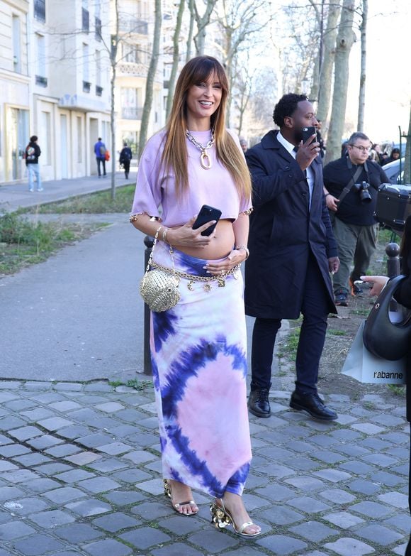 Malika Ménard affirme que l'accouchement est une étape très compliquée pour une femme. 

 (enceinte) arrive au défilé Rabanne Mode Collection Prêt-à-Porter Automne/Hiver 2025-2026 lors de la Fashion Week de Paris (PFW) au siège de l'Unesco, à Paris, France, le 6 mars 2025. © Denis Guignebourg/Bestimage