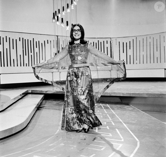 Nana Mouskouri que l'on voit ici en train de répéter dans les studios de la BBC à White City, Londres, 1972. Photo The Sun/News Licensing/ABACAPRESS.COM