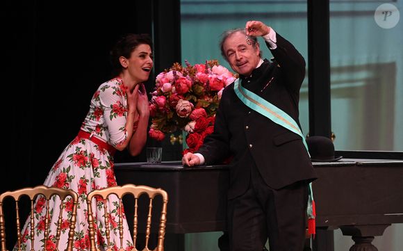 Exclusif - Noémie Elbaz et Bernard Malaka lors du filage de la pièce "Un fil à la patte" au théâtre Hebertot à Paris, France, le 30 mars 2022. © Coadic Guirec/Bestimage