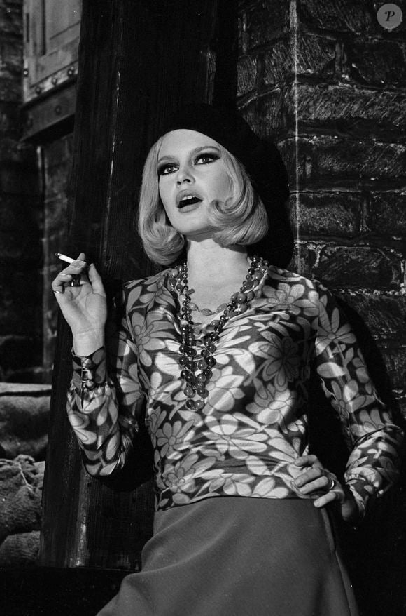 Archives - En France, à Paris, Brigitte BARDOT, lors du duo pour la chanson "Bonnie and Clyde". Le 15 novembre 1967 © Bernard Leguay via Bestimage