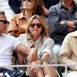 Sarah Poniatowski (Lavoine) avec son compagnon Roschdy Zem et son fils Roman dans les tribunes lors des Internationaux de France de Tennis de Roland Garros 2025. Paris, le 1er Juin 2025. © Dominique Jacovides/Bestimage
