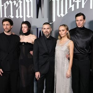 Robert Eggers, Lily-Rose Depp, Nicholas Hoult, Aaron Taylor-Johnson, Bill Skarsgård, Willem Dafoe, Emma Corrin à l'avant-première du film "Nosferatu" à Hollywood le 12 décembre 2024