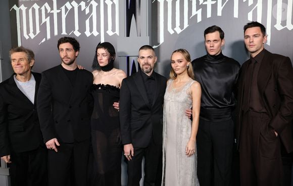 Robert Eggers, Lily-Rose Depp, Nicholas Hoult, Aaron Taylor-Johnson, Bill Skarsgård, Willem Dafoe, Emma Corrin à l'avant-première du film "Nosferatu" à Hollywood le 12 décembre 2024