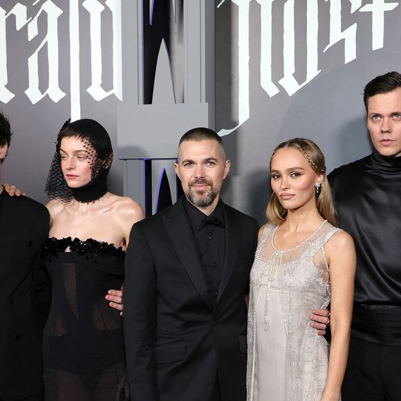 Robert Eggers, Lily-Rose Depp, Nicholas Hoult, Aaron Taylor-Johnson, Bill Skarsgård, Willem Dafoe, Emma Corrin à l'avant-première du film "Nosferatu" à Hollywood le 12 décembre 2024