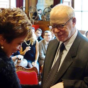 Lui qui était passé du statut d'amant à celui d'aidant pour les dernières années de la vie de Catherine Laborde.


Exclusif - Échange des alliances entre Catherine Laborde et Thomas Stern - Catherine Laborde a épousé son compagnon de longue date Thomas Stern, publicitaire, samedi 9 novembre 2013 à la mairie du 2e arrondissement de Paris, en présence de ses amis les plus proches.