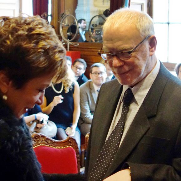 Lui qui était passé du statut d'amant à celui d'aidant pour les dernières années de la vie de Catherine Laborde.


Exclusif - Échange des alliances entre Catherine Laborde et Thomas Stern - Catherine Laborde a épousé son compagnon de longue date Thomas Stern, publicitaire, samedi 9 novembre 2013 à la mairie du 2e arrondissement de Paris, en présence de ses amis les plus proches.