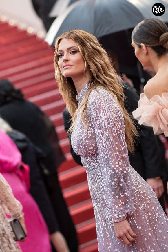 Caroline Receveur - Montée des marches du film "Les plus belles années d'une vie" lors du 72ème Festival International du Film de Cannes. Le 18 mai 2019.

© Jacovides-Moreau / Bestimage
