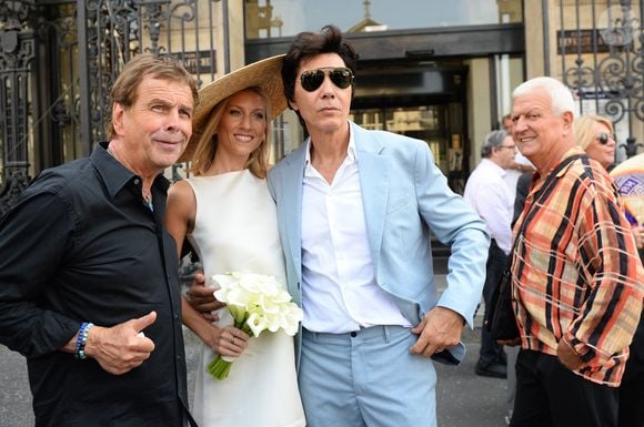 Plusieurs personnalités présentes au mariage de Jean-Luc Lahaye ! Le  chanteur de 72 ans bien entouré pour dire oui à Paola à Paris - Purepeople
