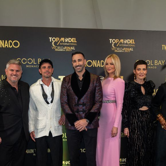 Jeremy Urbain, Adil Rami, Adriana Karembeu, Cristina Cordula, Rebecca Ayoko et un membre du jury lors de la 21ème édition du concours de beauté "Top Model International" dans la salle des Étoiles du Sporting de Monte-Carlo, Monaco, le 174 mai 2025. © Martin Bousseau/Bestiamge