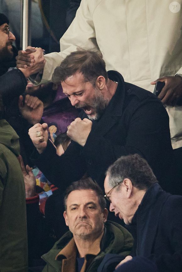 Nicolas Duvauchelle - Célébrités dans les tribunes lors du match de Ligue 1 McDonald's opposant le Paris Saint-Germain (PSG) à l'Olympique de Marseille (OM) - (3-1) au Parc des Princes à Paris le 16 mars 2025. © Cyril Moreau/Bestimage