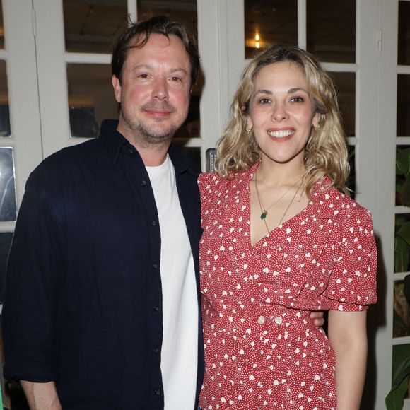 Exclusif - Davy Sardou et Alysson Paradis lors de la générale de la pièce "Amis pour la vie" au théâtre de l'Oeuvre à Paris le 24 avril 2025. La représentation est suivie d'un cocktail.

© Coadic Guirec / Bestimage