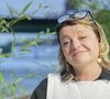 Ni une ni deux, l'agriculteur la conduit aux urgences.

Jean-Louis choisit Isabelle et Sylvie pour aller chez lui à la ferme dans "L'amour est dans le pré"