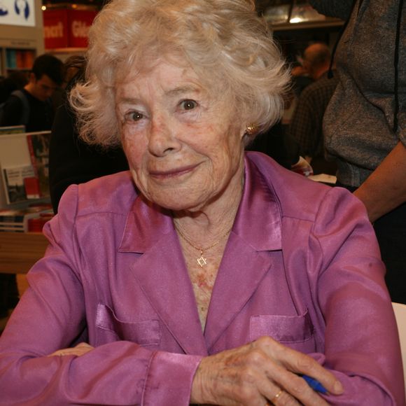 Journaliste brillante, mère libre, elle a laissé derrière elle quatre enfants.

Claude Sarraute lors de la 37ème édition du Salon du livre au parc des expositions, à la porte de Versailles, à Paris, France, le 25 mars 2017. © JLPPA/Bestimage