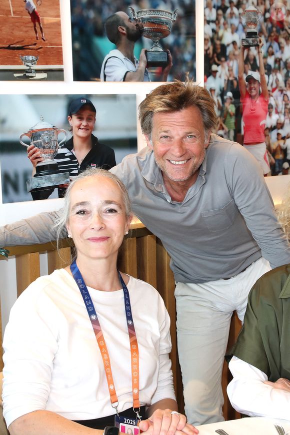 Exclusif - Delphine Ernotte-Cunci (Présidente de France TV) et Laurent Delahousse au déjeuner dans la loge de France Télévision lors des internationaux de France de Tennis de Roland Garros 2025 (Jour 10), à Paris, France, le 3 Juin 2025. © Bertrand Rindoff/Bestimage