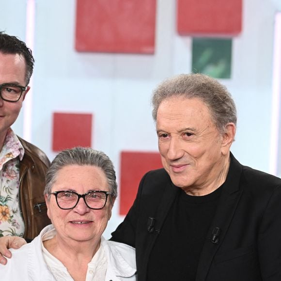 Exclusif - Ghislaine Villeret, Michel Drucker et Daniel Russo - Enregistrement de l'émission Vivement dimanche en hommage à Jacques Villeret au studio Rive Gauche , présentée par Michel Drucker . Diffusion sur France 3 le 29/03/2026. Photos prises le 18 mars 2026.
© Guillaume Gaffiot / Bestimage