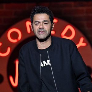 Son célèbre père, qui a lancé cet été la saison 14 de son "Jamel Comedy Club", n'a pas résisté à poster, pour l'occasion, une étonnante photo de lui et sa fille, sur son compte Instagram.

Jamel Debbouze présente les humoristes du Jamel Comedy Club sur la scène du palais Nikaia à Nice, le 27 février 2025. © Bruno Bebert / Bestimage