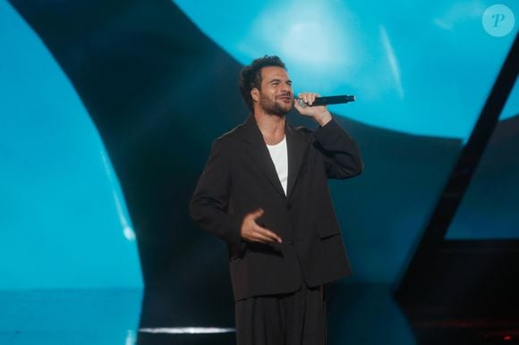 Les places de concert sont remboursées, mais Amir a souhaité faire une belle surprise à ses admirateurs.

Amir Haddad - Enregistrement de l'émission "Les disques d'or de l'année" au Dôme de Paris, présentée par E.Gossuin et diffusée le 24 décembre à 21h10 sur M6
© Christophe Clovis / Bestimage