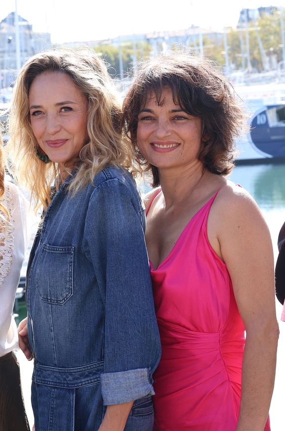 Helene de Fougerolles et Fanny Gilles - Photocall de la série "Sam" lors de la 25ème édition du Festival de la Fiction de la Rochelle. Le 15 septembre 2023
© Denis Guignebourg / Bestimage