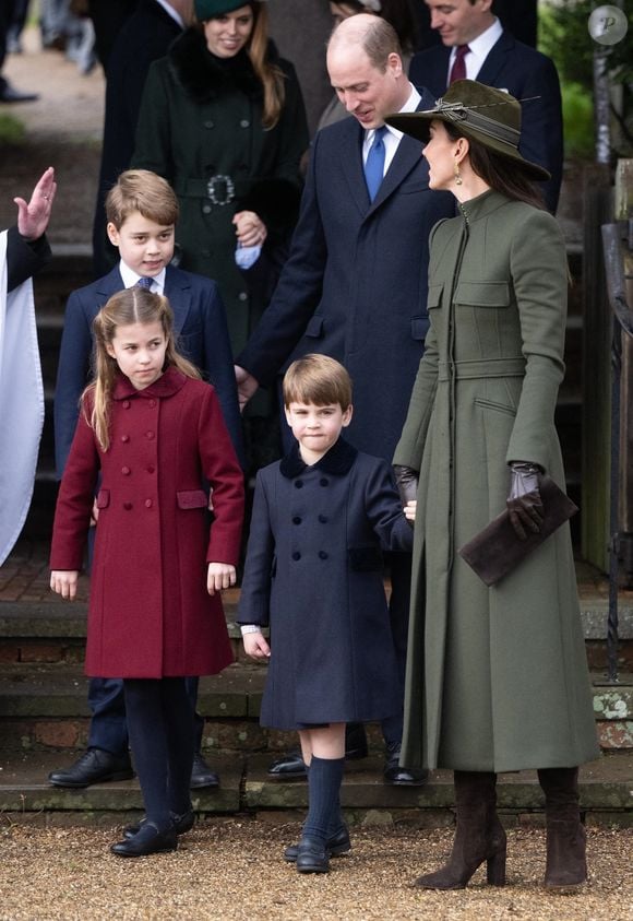 Le prince William, prince de Galles, Catherine (Kate) Middleton, princesse de Galles, le prince George de Galles, la princesse Charlotte de Galles, et le prince Louis de Galles - La famille royale d'Angleterre assiste au service religieux de Noël à l'église St Mary Magdalene à Sandringham, Norfolk, Royaume Uni, le 25 décembre 2022.