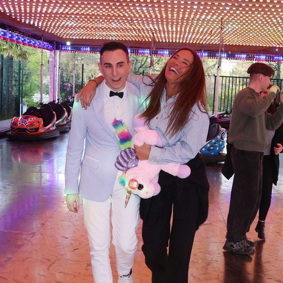 Jordan De Luxe et Nathalie Marquay assistent à l'ouverture de la Foire du Trone, à Paris, le 4 avril 2025. 

Photo : Jerome Domine / Bestimage