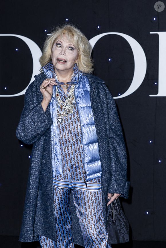 Amanda Lear au photocall du défilé Dior Collection Homme Prêt-à-Porter Automne/Hiver 2024-2025 lors de la Fashion Week de Paris (PFW), à l'École Miliatire, Place Fontenoy, à Paris, France, le 19 janvier 2024. © Olivier Borne/Bestimage