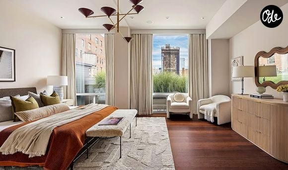 Elle compte cinq chambres, cinq salles de bains et plusieurs terrasses avec des vues à 360 degrés sur New York.

Thierry Henry, légende du football français, a mis en vente son luxueux penthouse de New York, acheté en 2010 au moment de sa signature aux Red Bulls, contre 25 millions de dollars (22 millions d'euros). Photo par Sotheby's via Bestimage