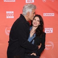 Ça roucoule à Sète sur le tapis rouge pour Francois Vincentelli et Alice Dufour, non loin, Charlotte Gaccio la joue chic et décontractée