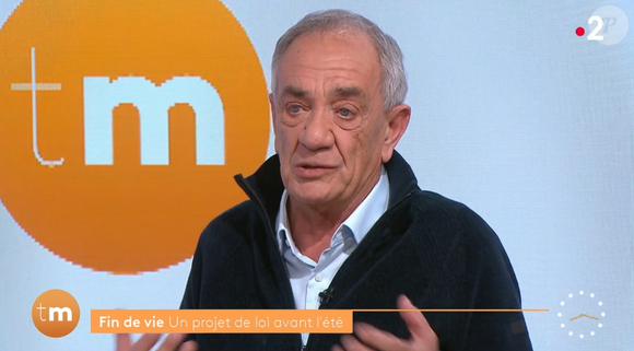 Et pour son ancien compagnon diagnostiqué en 2022 d'ajouter : "On ne peut pas avoir une vie conjugale normale, ce n'est pas possible, donc il faut prendre les moments de bonheur. Et ça me va très bien."

Antoine Mesnier, compagnon de Marina Carrère d'Encausse, en larmes dans "Télématin".