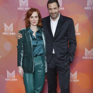 "on s'est mélangées les pinceaux donc elle est vraiment restée plus longtemps sur une fois où j'ai pas pu prendre assez d'air."

Audrey Fleurot, Medhi Nebbou de la série HPI - Photocall de la soirée d'ouverture du Festival Séries Mania à Lille. Le 18 mars 2022
© Christophe Aubert via Bestimage