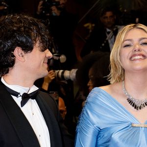 Ce morceau a été pensé par la star américaine comme une déclaration d’amour destinée aux cérémonies de mariage. Difficile, aujourd’hui, de ne pas y voir un petit clin d’œil !

Florian Rossi et sa compgane Louane Emera lors du 76ème Festival International du Film de Cannes, le 22 mai 2023. © Jacovides-Moreau / Bestimage