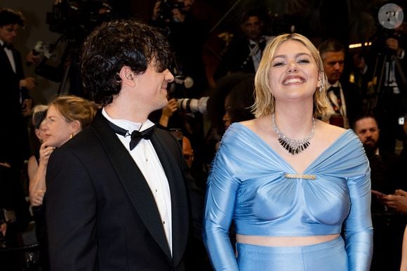 Ce morceau a été pensé par la star américaine comme une déclaration d’amour destinée aux cérémonies de mariage. Difficile, aujourd’hui, de ne pas y voir un petit clin d’œil !

Florian Rossi et sa compgane Louane Emera lors du 76ème Festival International du Film de Cannes, le 22 mai 2023. © Jacovides-Moreau / Bestimage