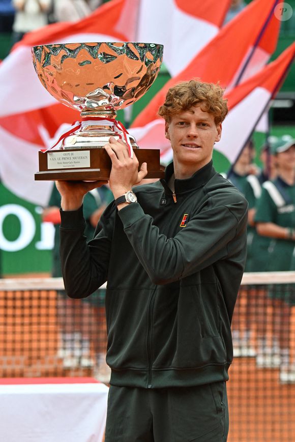 Jannik Sinner a remporté le match face à Carlos Alcaraz en deux sets.

Jannik Sinner - Jannik Sinner remporte la finale du Rolex Monte-Carlo Masters au Monte-Carlo Country Club de Monaco le 12 avril 2026

© Bruno Bebert / Bestimage