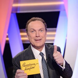 Julien Lepers sur le plateau de Questions Pour Un Champion en 2015. Photo de Pascal Baril/ABACAPRESS.COM