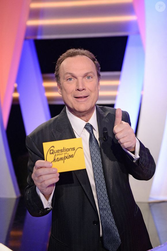 Julien Lepers sur le plateau de Questions Pour Un Champion en 2015. Photo de Pascal Baril/ABACAPRESS.COM