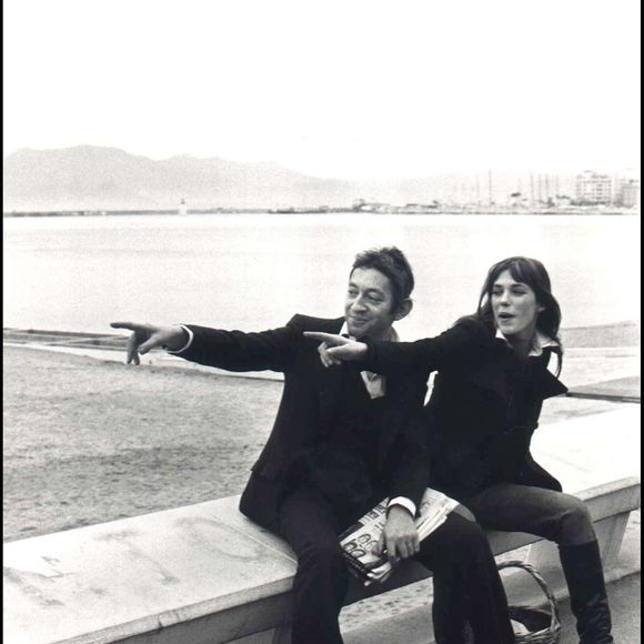 Elle avait dû être transportée à l'hôpital en état d'urgence absolue.

Archives - Serge Gainsbourg et Jane Birkin sur la Croisette de Cannes en 1969. (DANIEL ANGELI / BESTIMAGE).