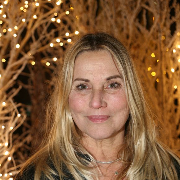 Sophie Favier lors du lancement de la nouvelle bouteille de vodka réalisée par le peintre Robert Combas à L'hôtel Marignan Paris le 16 décembre 2022.
Agence / Bestimage